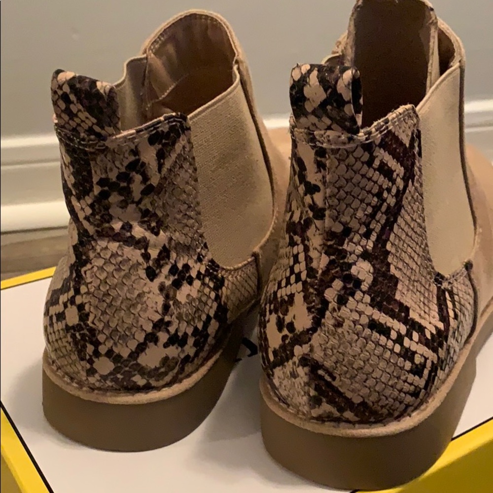 Boots - Picture 3 of 3